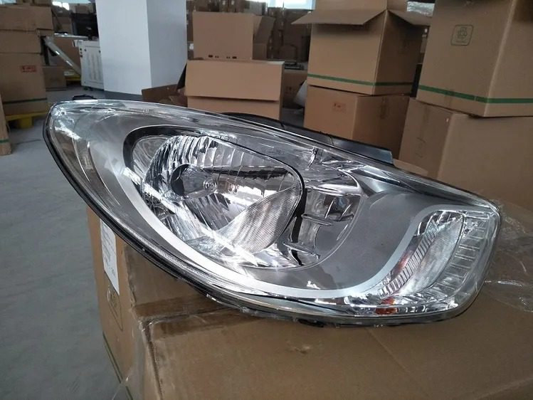 92101-0X120 HEAD LAMP