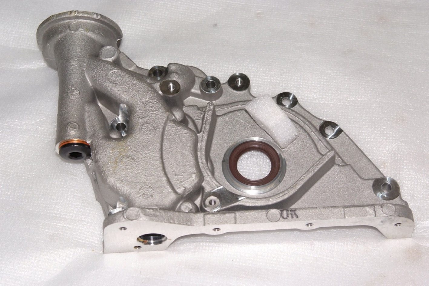 21310-27000 OIL PUMP - Image 2