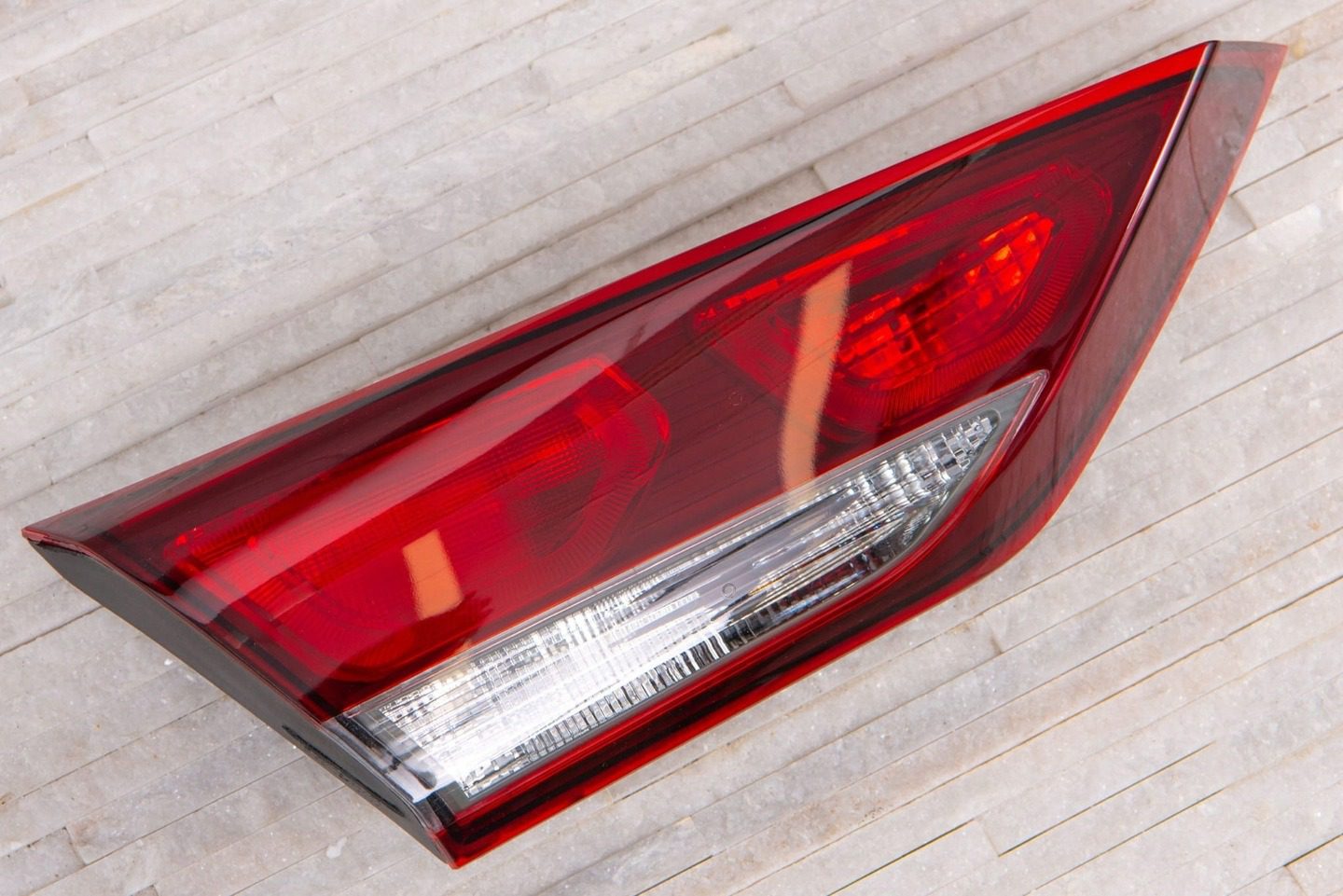 92403-F2000 TAIL LAMP - Image 2